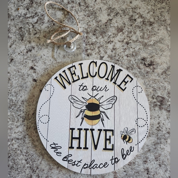 Bee Welcome Wall Decor Sign 'Mini' 🐝 - Picture 6 of 8